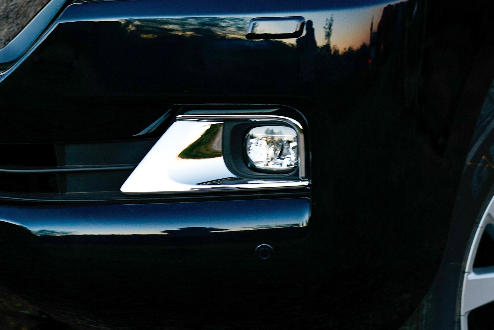 2016 Toyota Land Cruiser exterior FOG