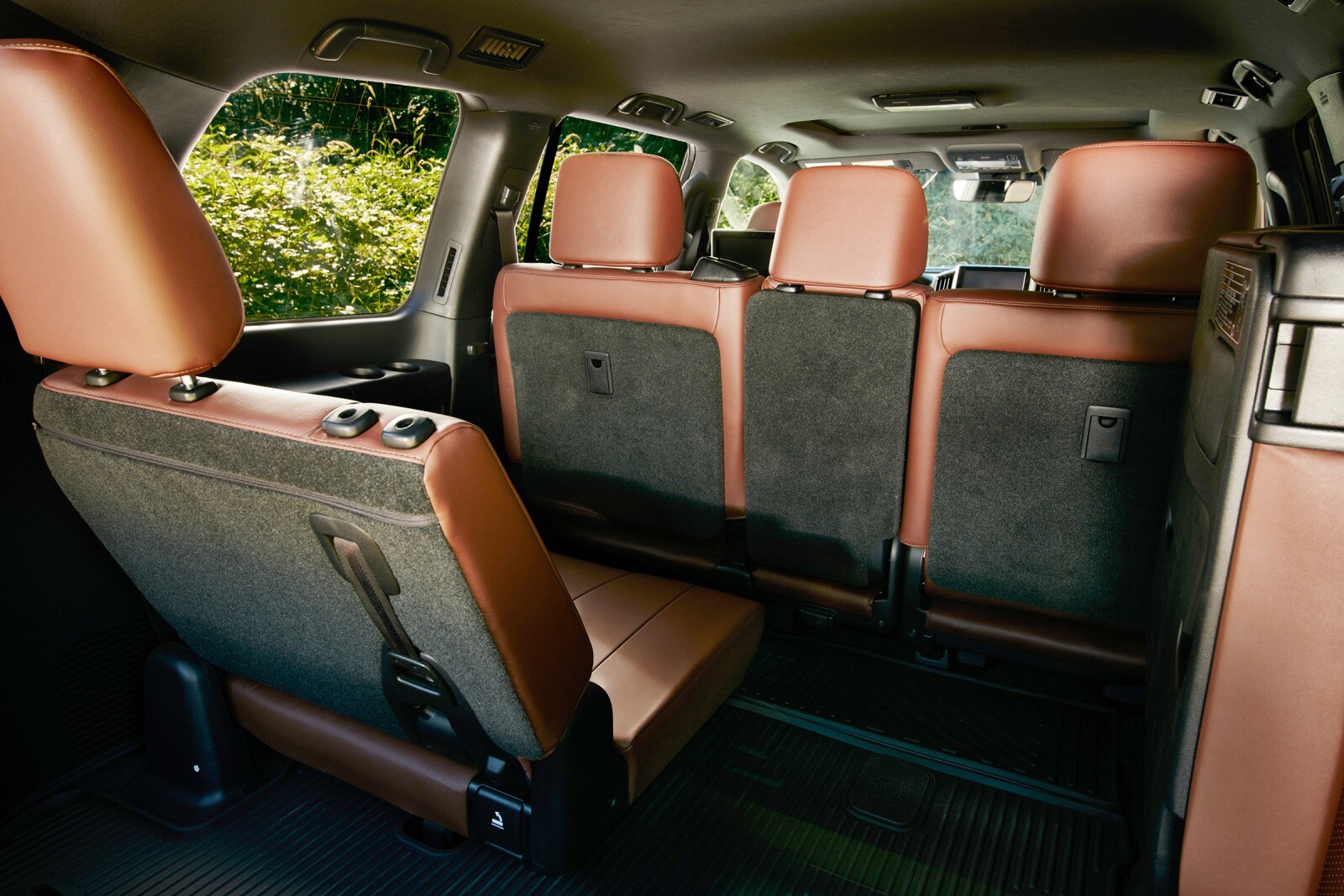 2016 Toyota Land Cruiser interior I