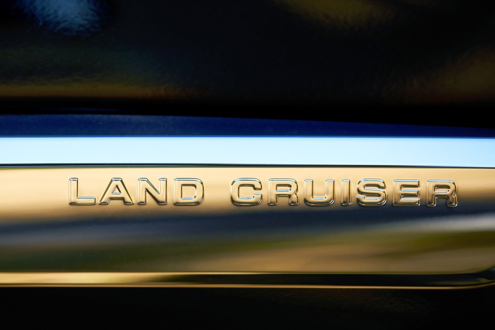 2016 Toyota Land Cruiser exterior RBDG