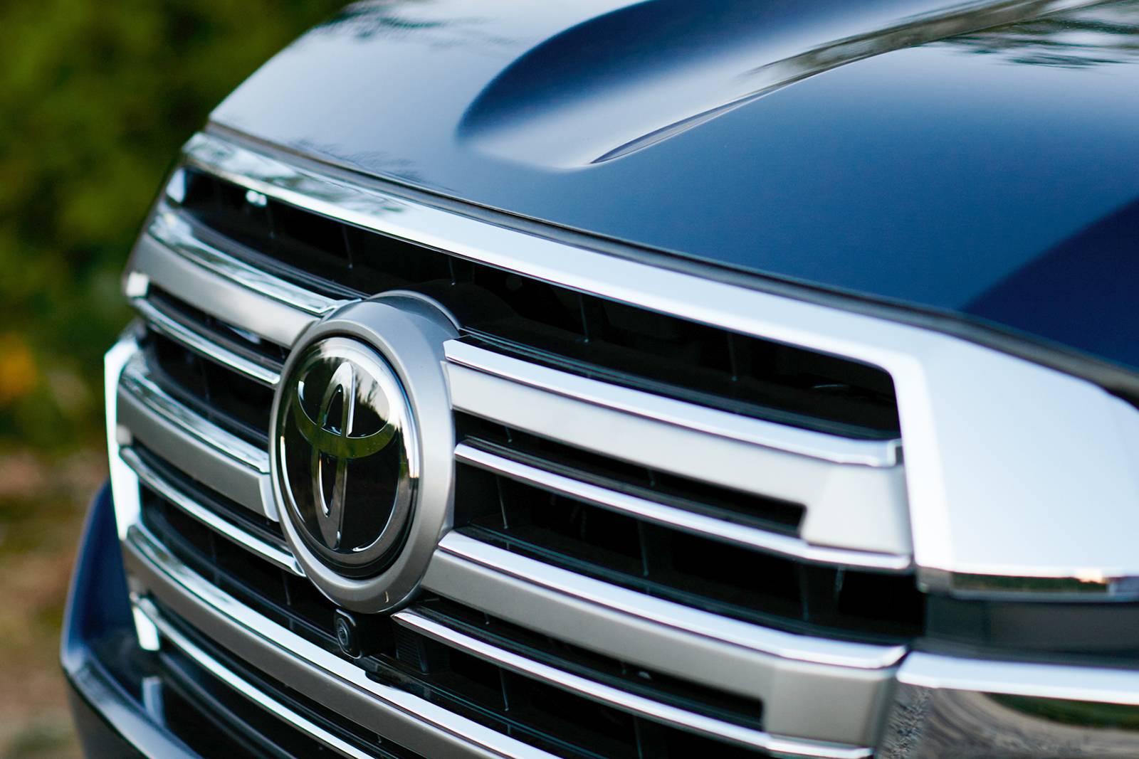 2017 Toyota Land Cruiser exterior FBDG