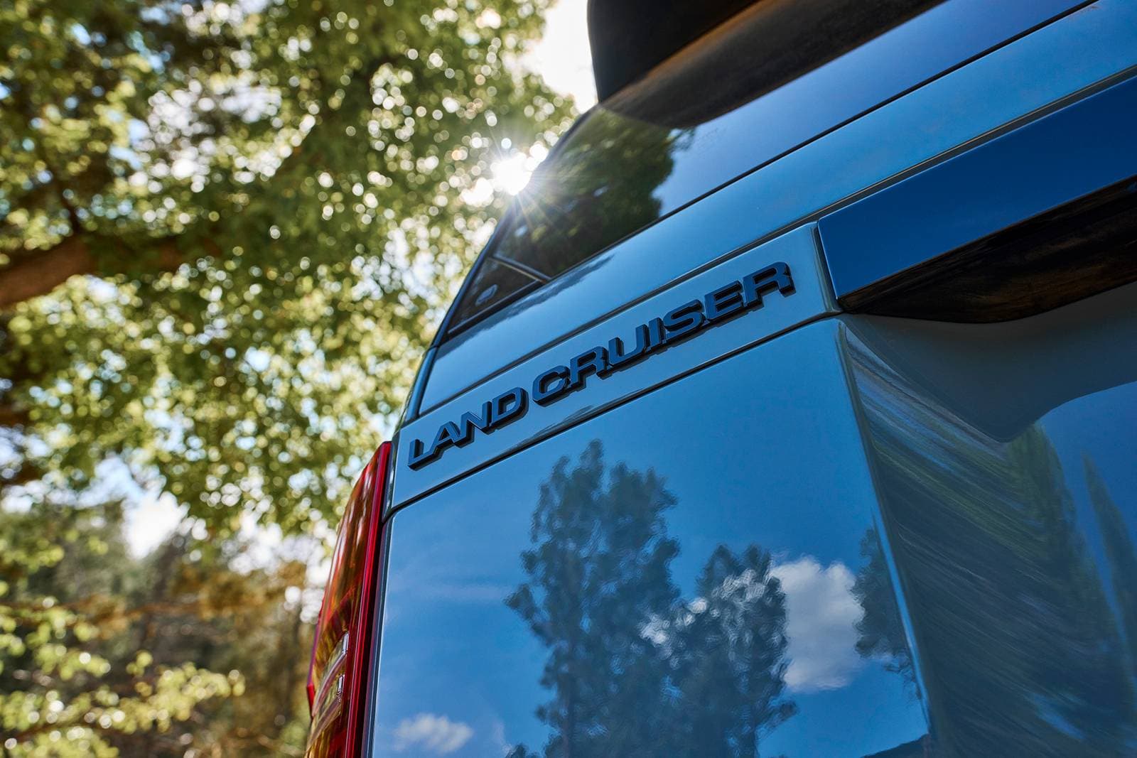 2025 Toyota Land Cruiser — OEM photo 4