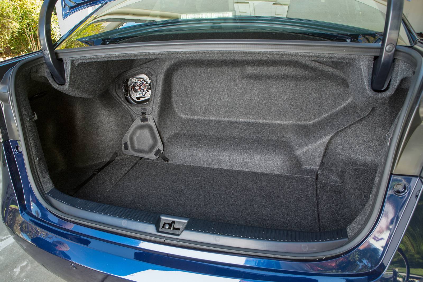 2016 Toyota Mirai interior CARGO