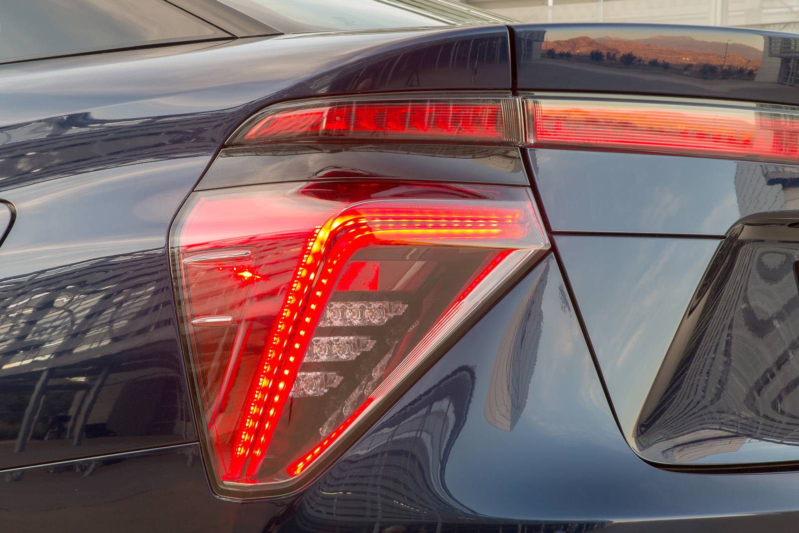 2016 Toyota Mirai exterior EDETAIL