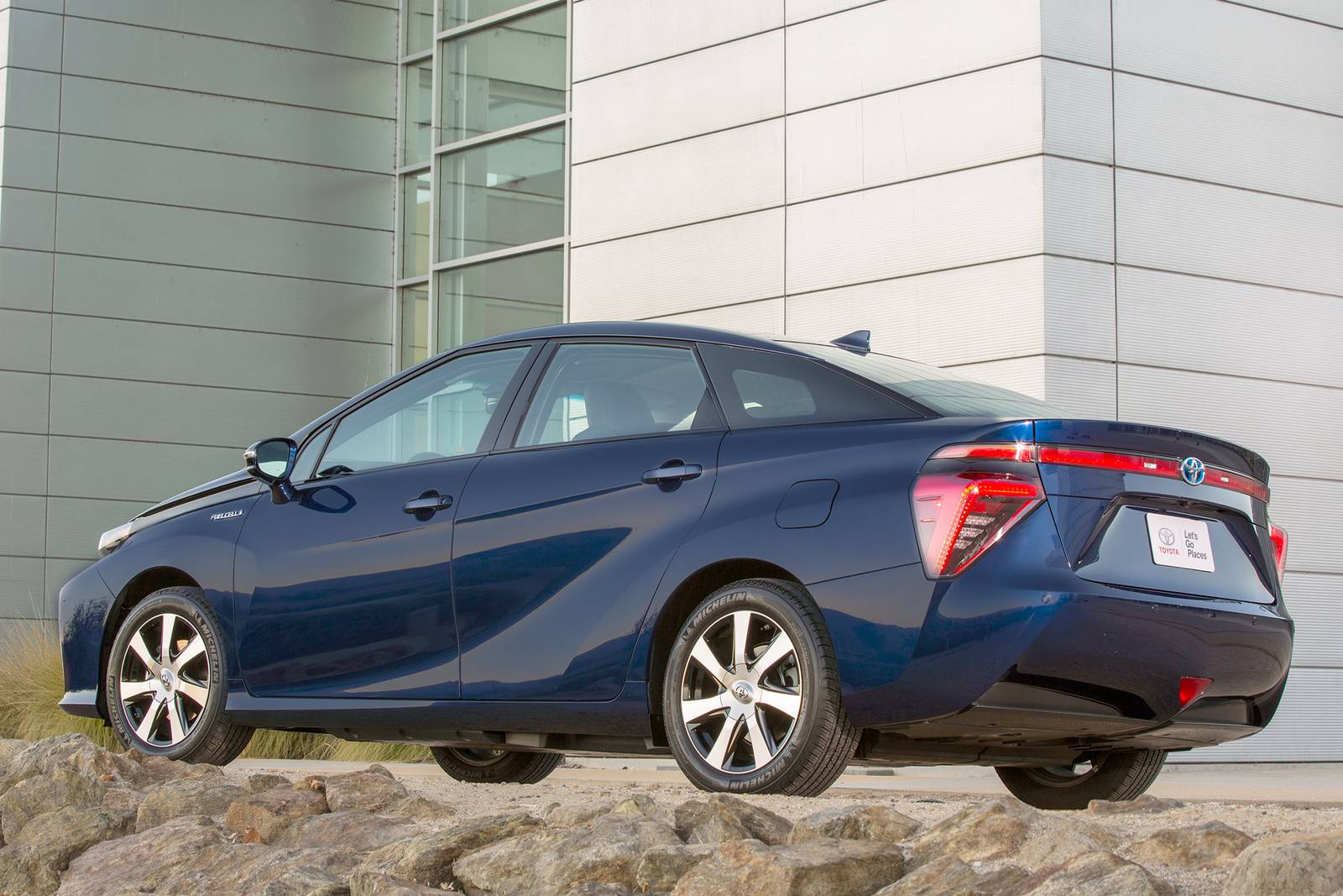 2016 Toyota Mirai exterior FOG