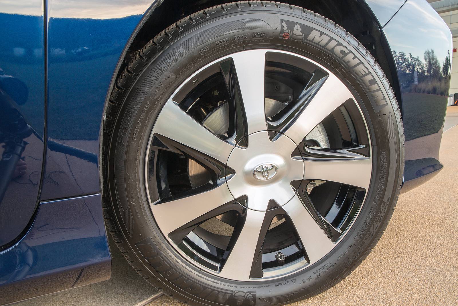 2016 Toyota Mirai — OEM photo 1