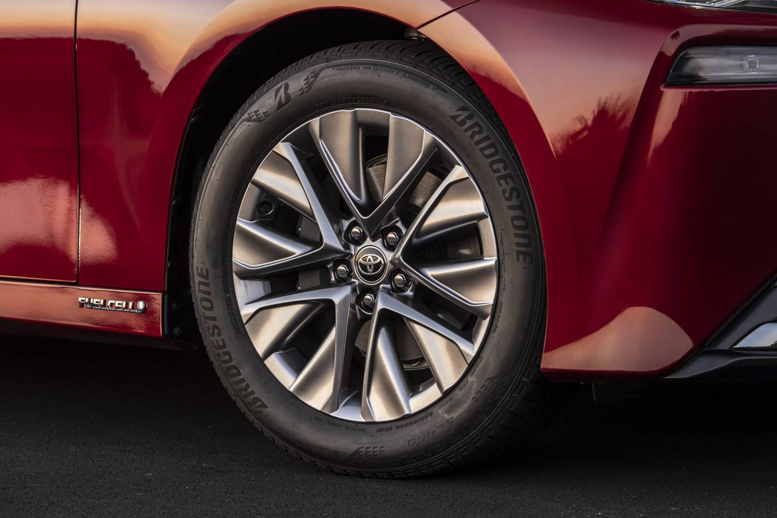 2022 Toyota Mirai — OEM photo 4