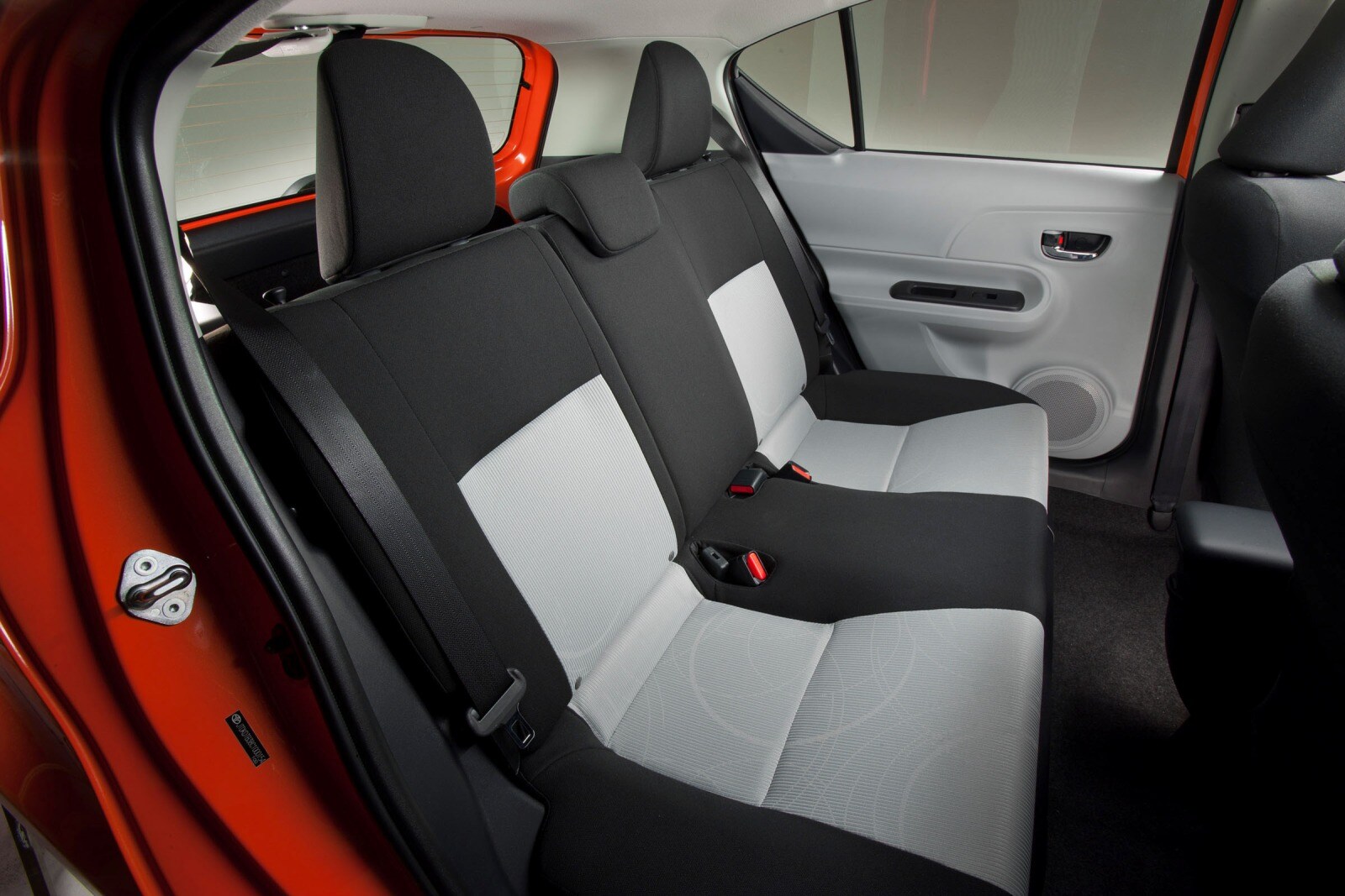 2012 Toyota Prius interior RI