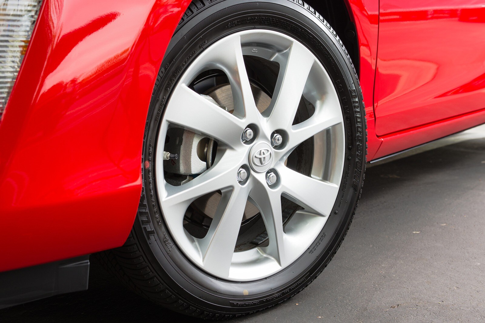 2016 Toyota Prius exterior W