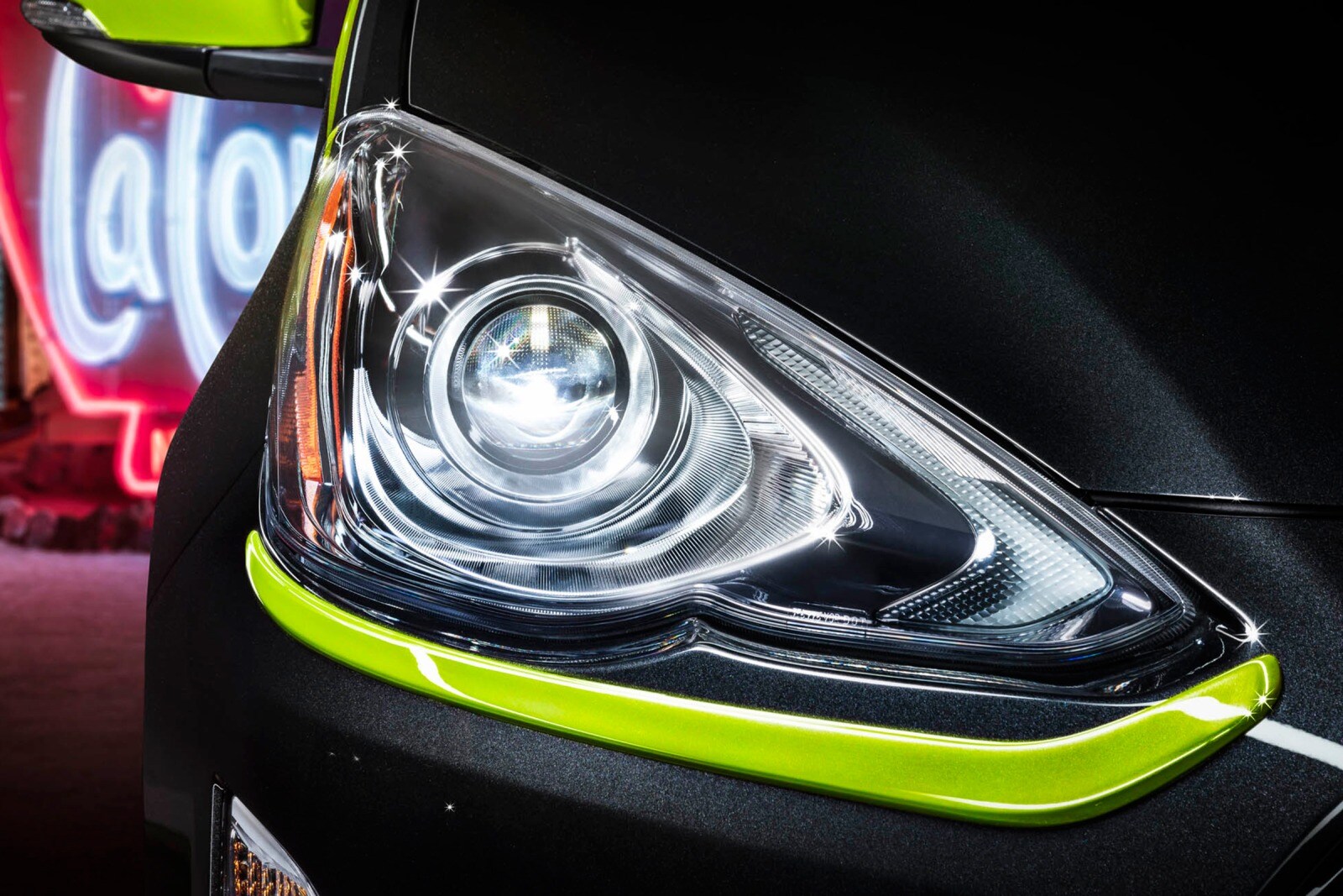 2016 Toyota Prius exterior EDETAIL