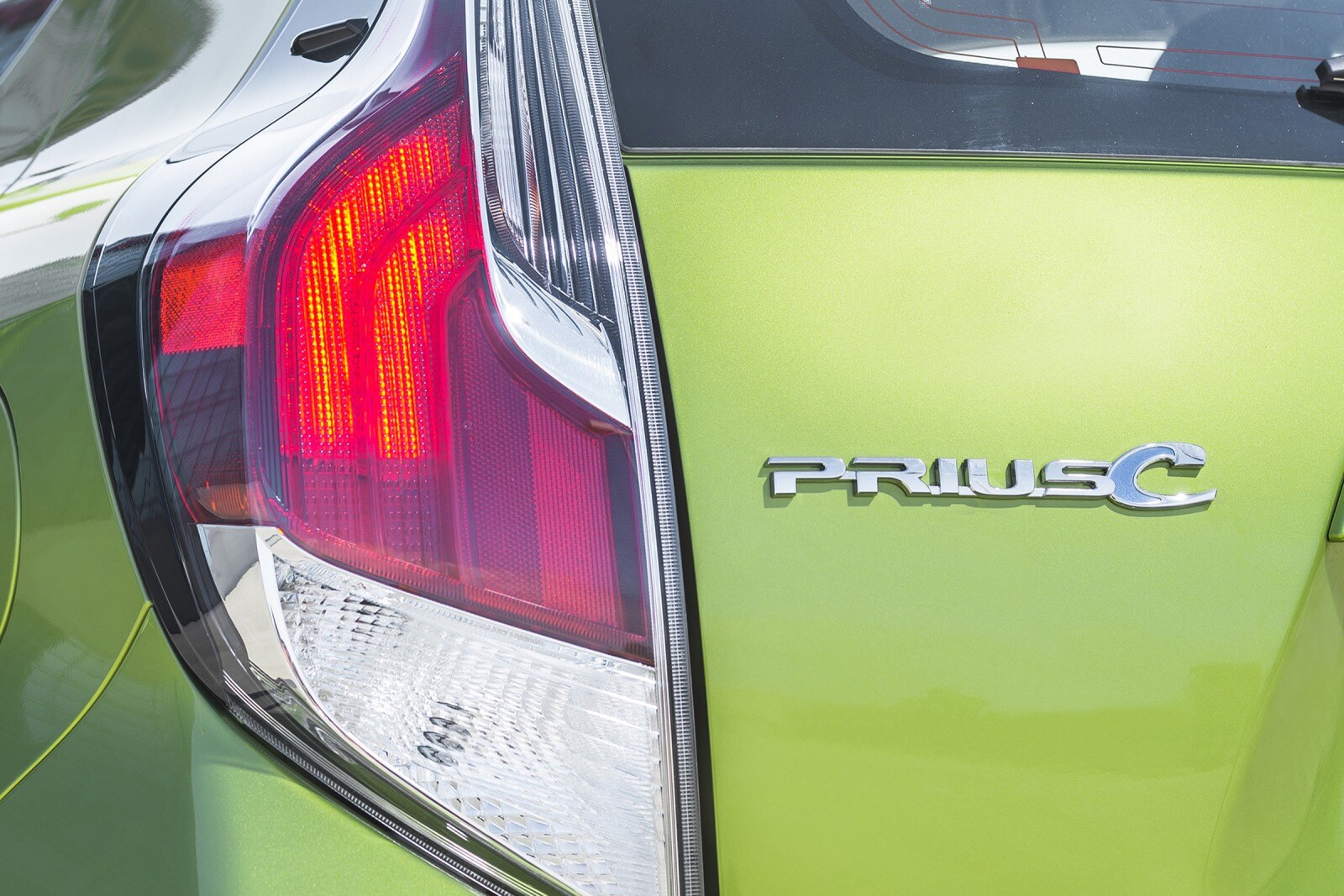 2016 Toyota Prius exterior RBDG