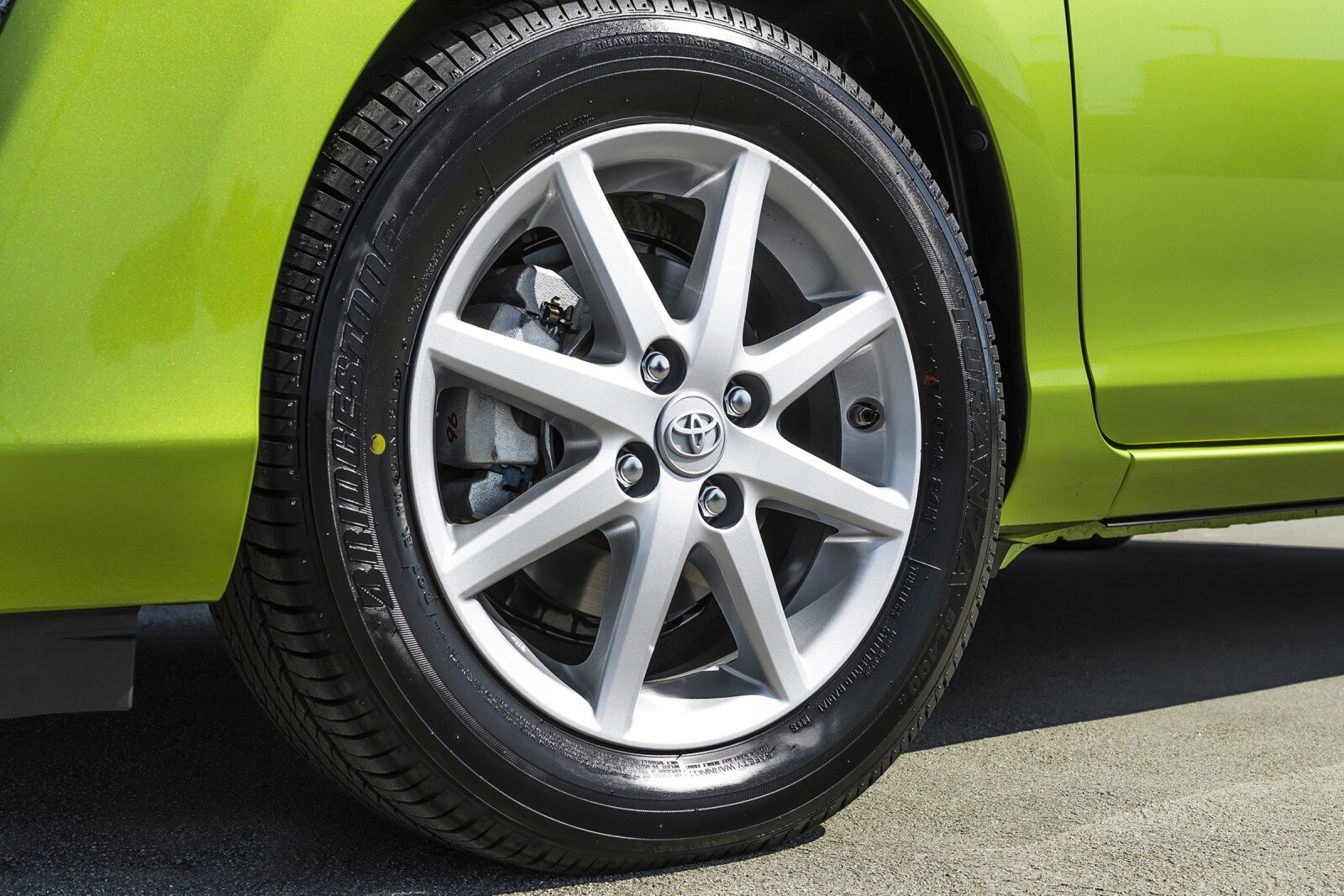 2016 Toyota Prius exterior W