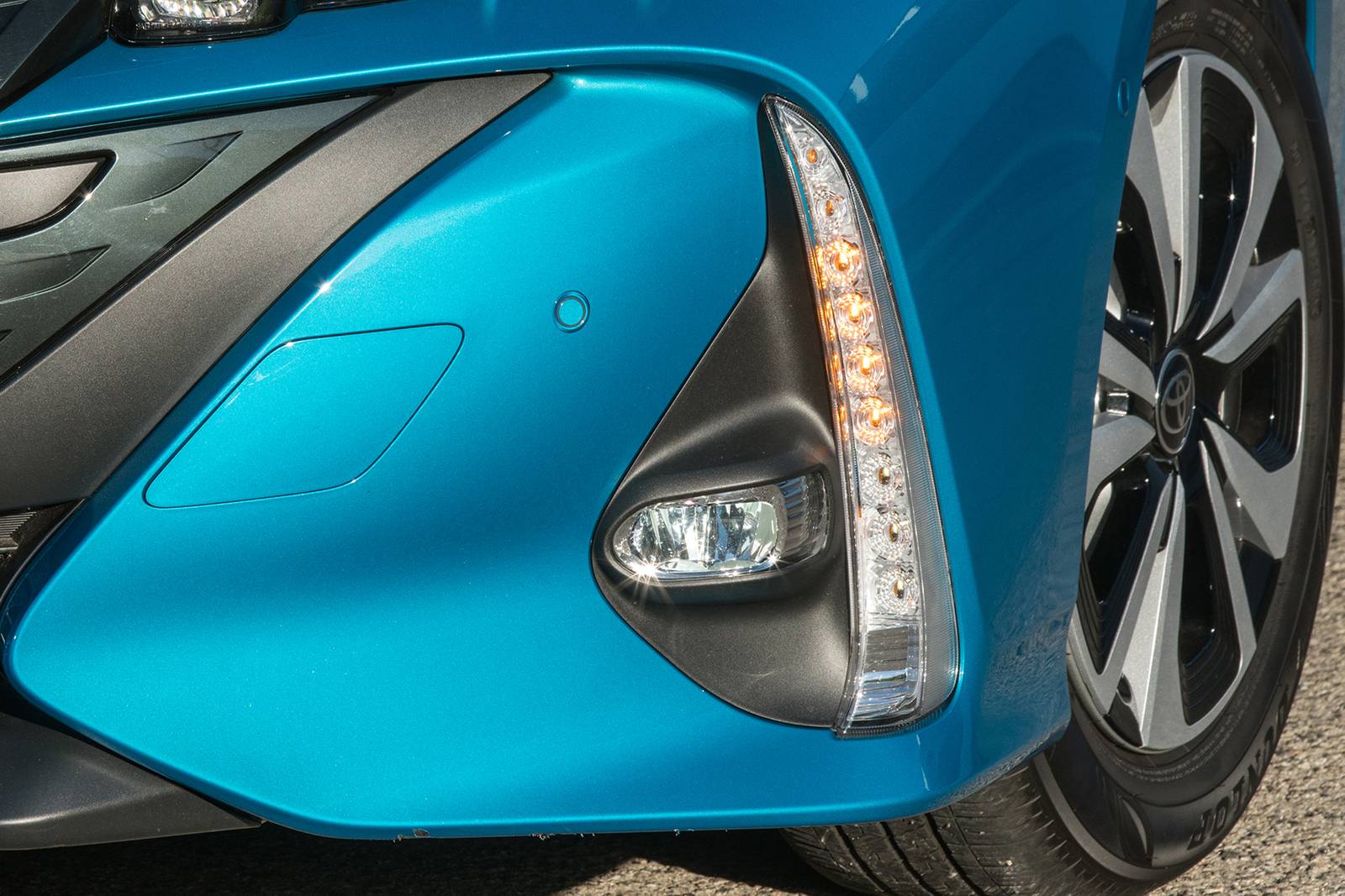 2017 Toyota Prius exterior FOG