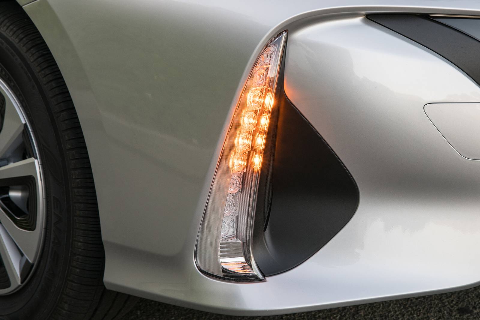 2017 Toyota Prius exterior FOG