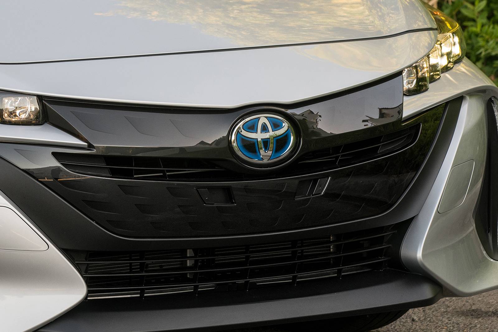 2017 Toyota Prius exterior FBDG