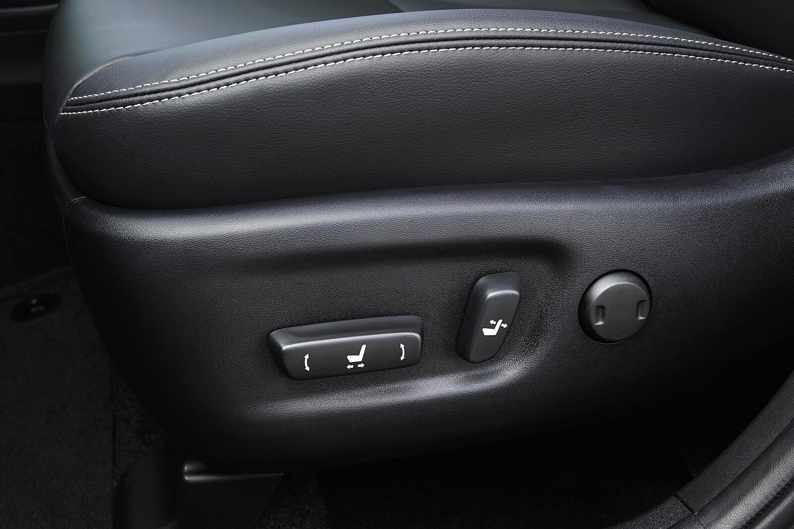 2015 Toyota Prius c front safety DETAIL