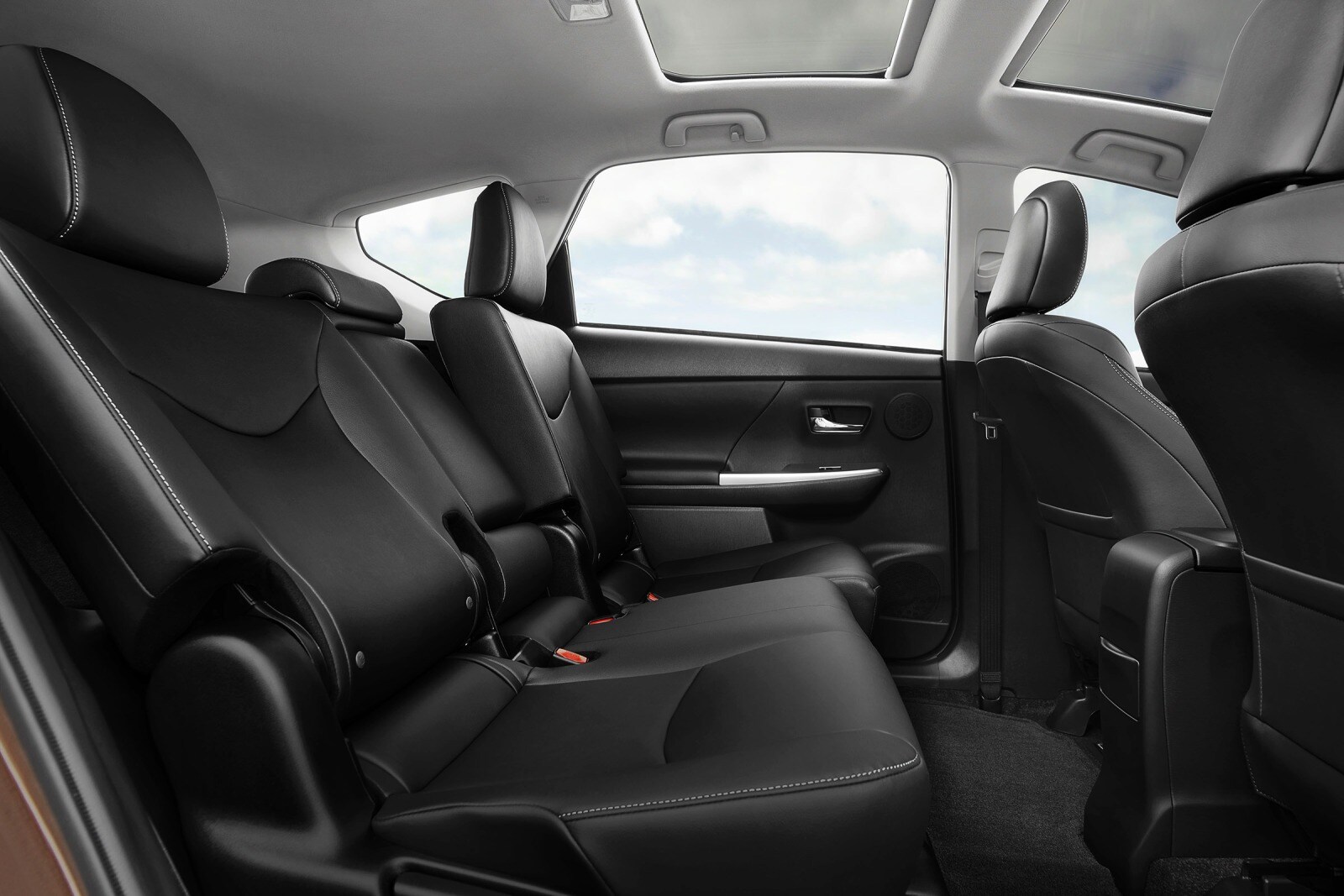 2015 Toyota Prius interior RI