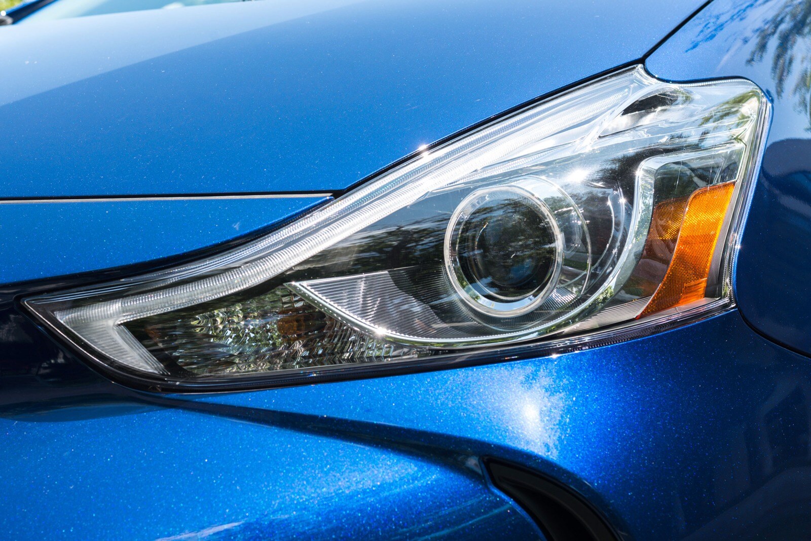 2016 Toyota Prius exterior EDETAIL