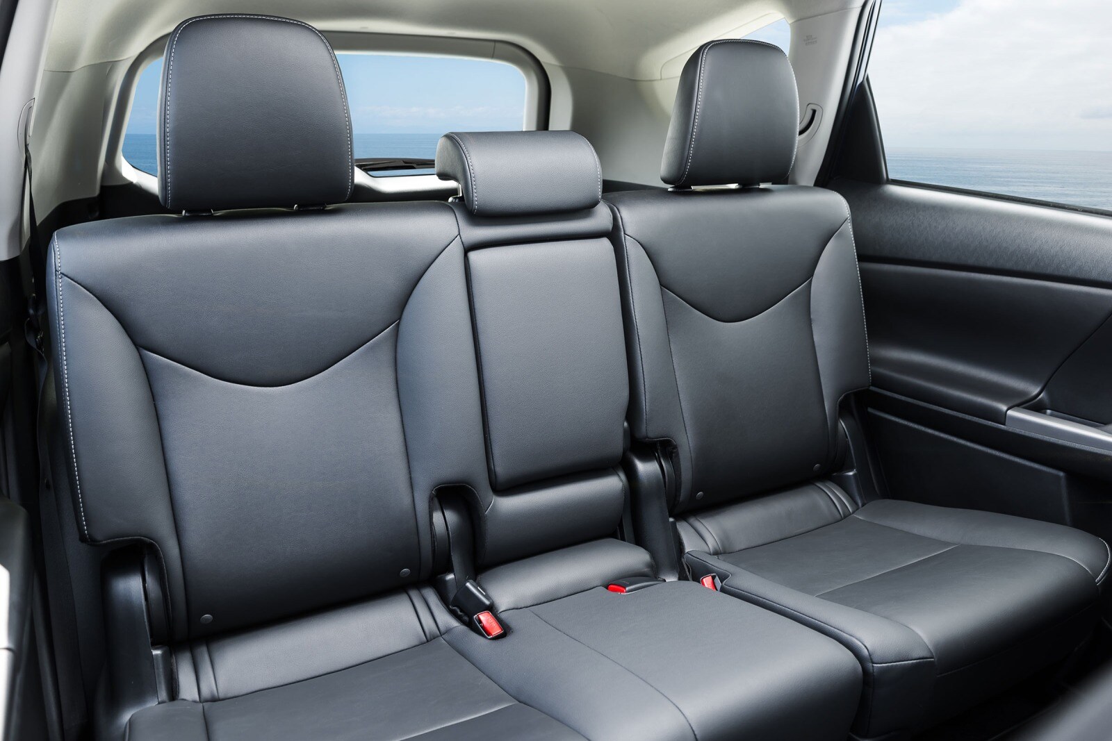 2016 Toyota Prius interior RI