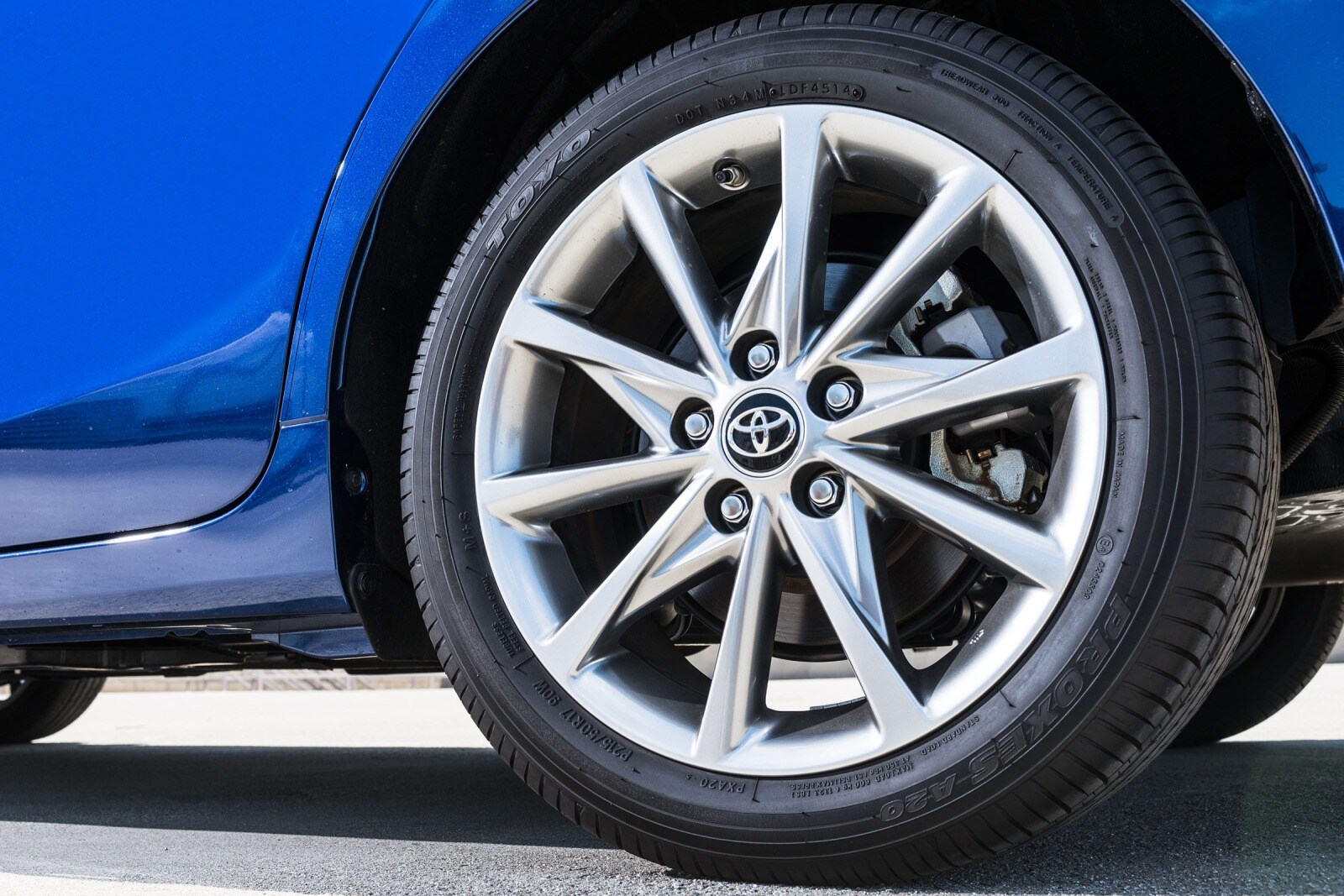 2016 Toyota Prius exterior W