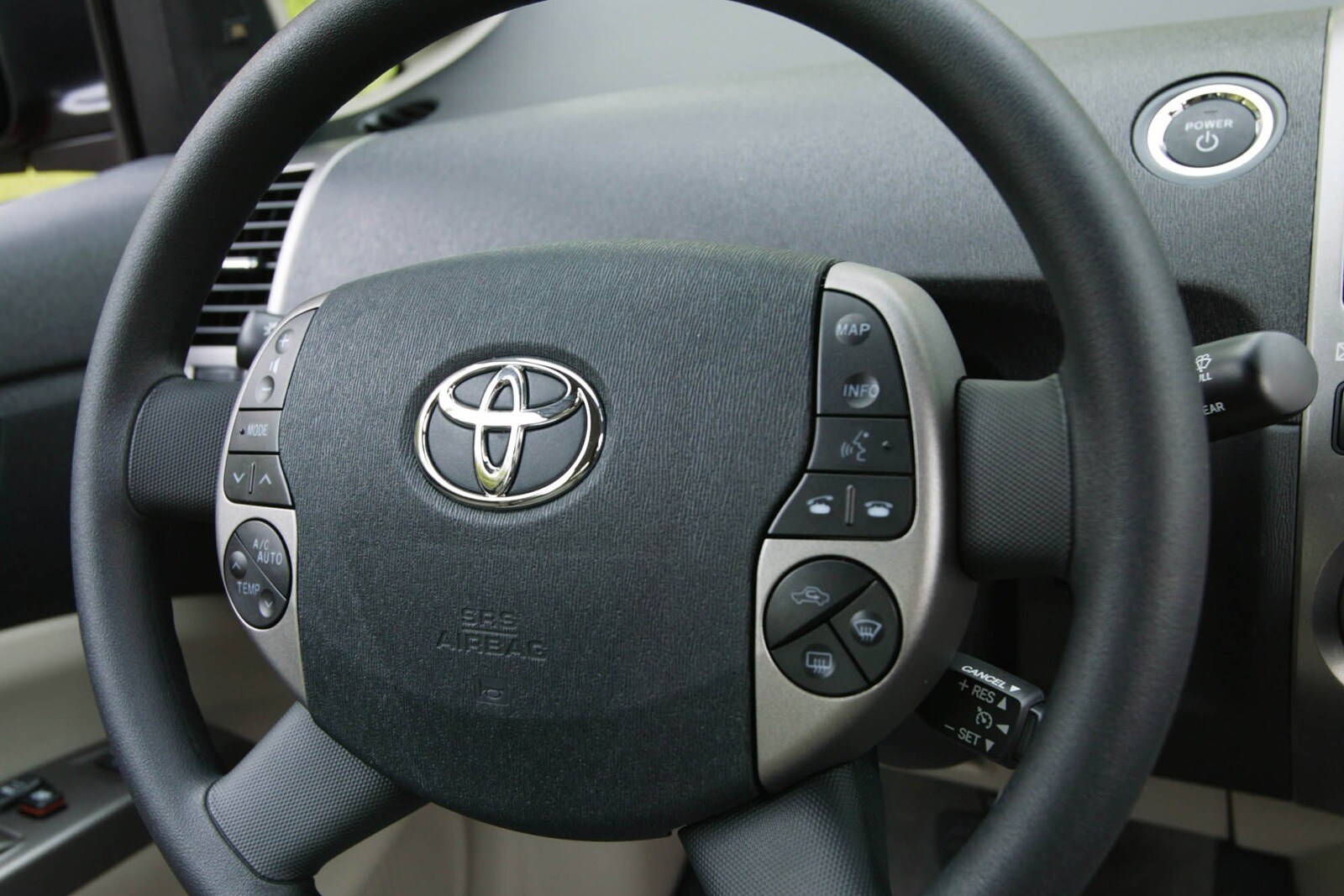 2007 Toyota Prius interior AUXCTRL