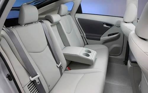 2010 Toyota Prius interior RI