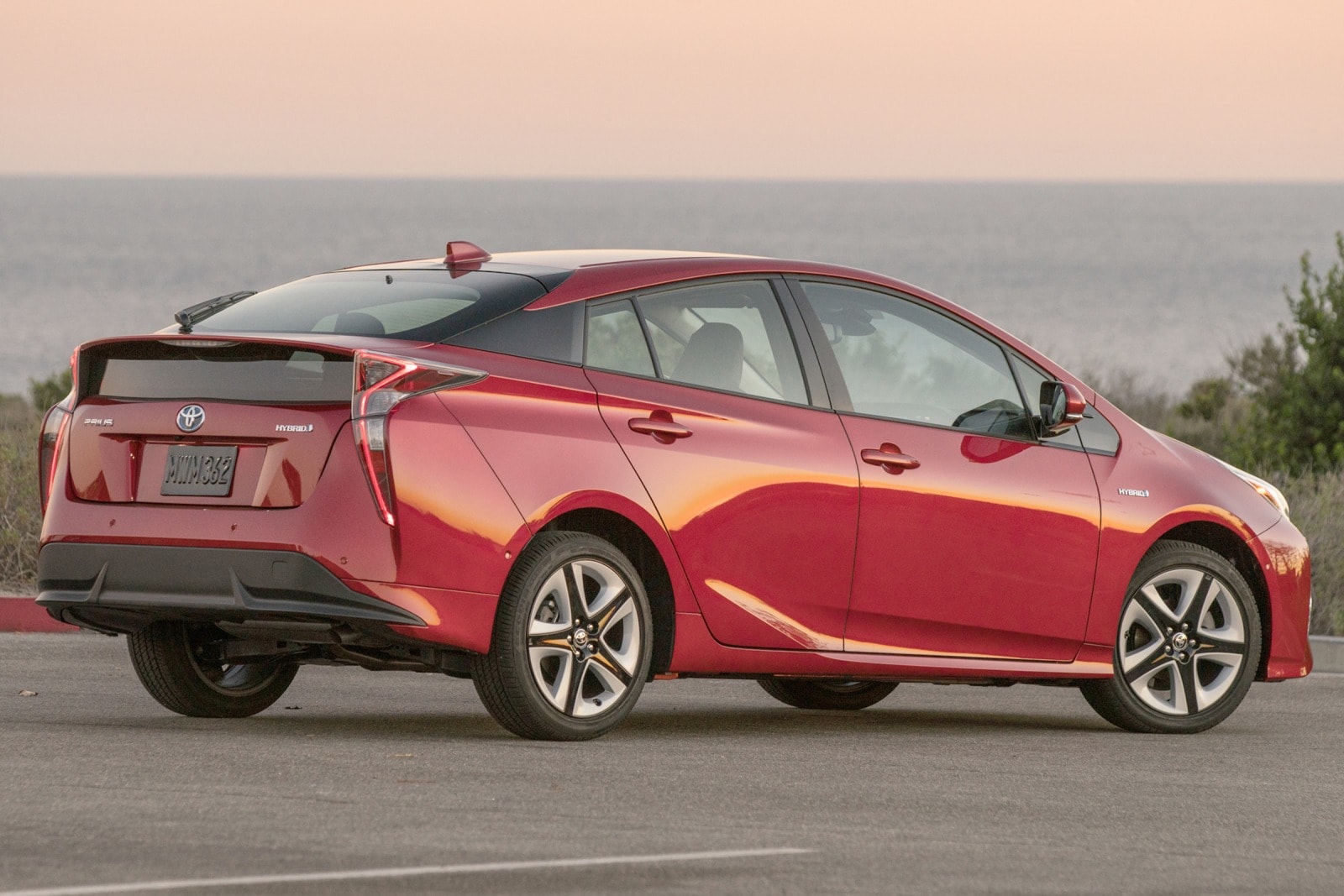 2016 Toyota Prius exterior RQ