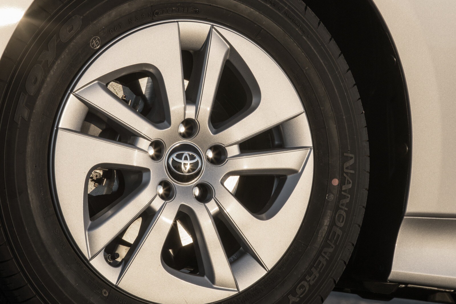 2016 Toyota Prius exterior W