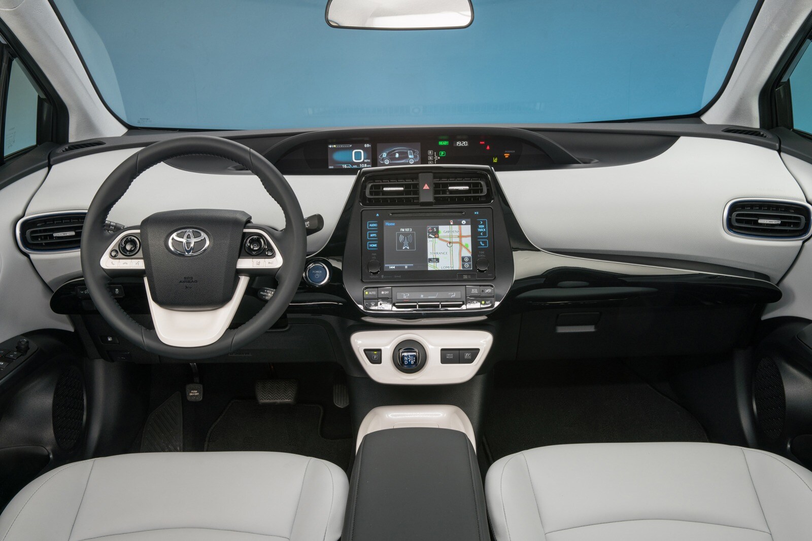 2017 Toyota Prius interior D