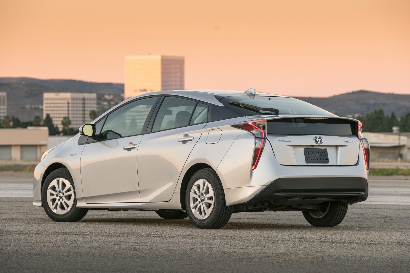 2017 Toyota Prius exterior RQ