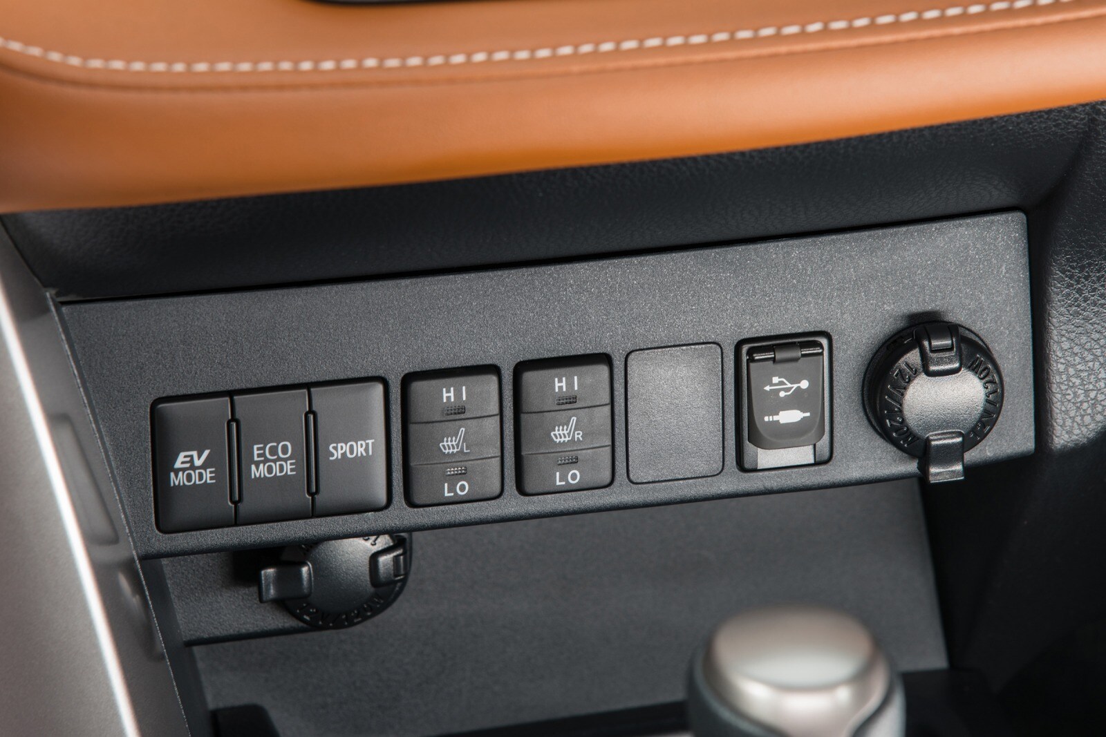 2016 Toyota RAV4 Hybrid interior AUXCTRL