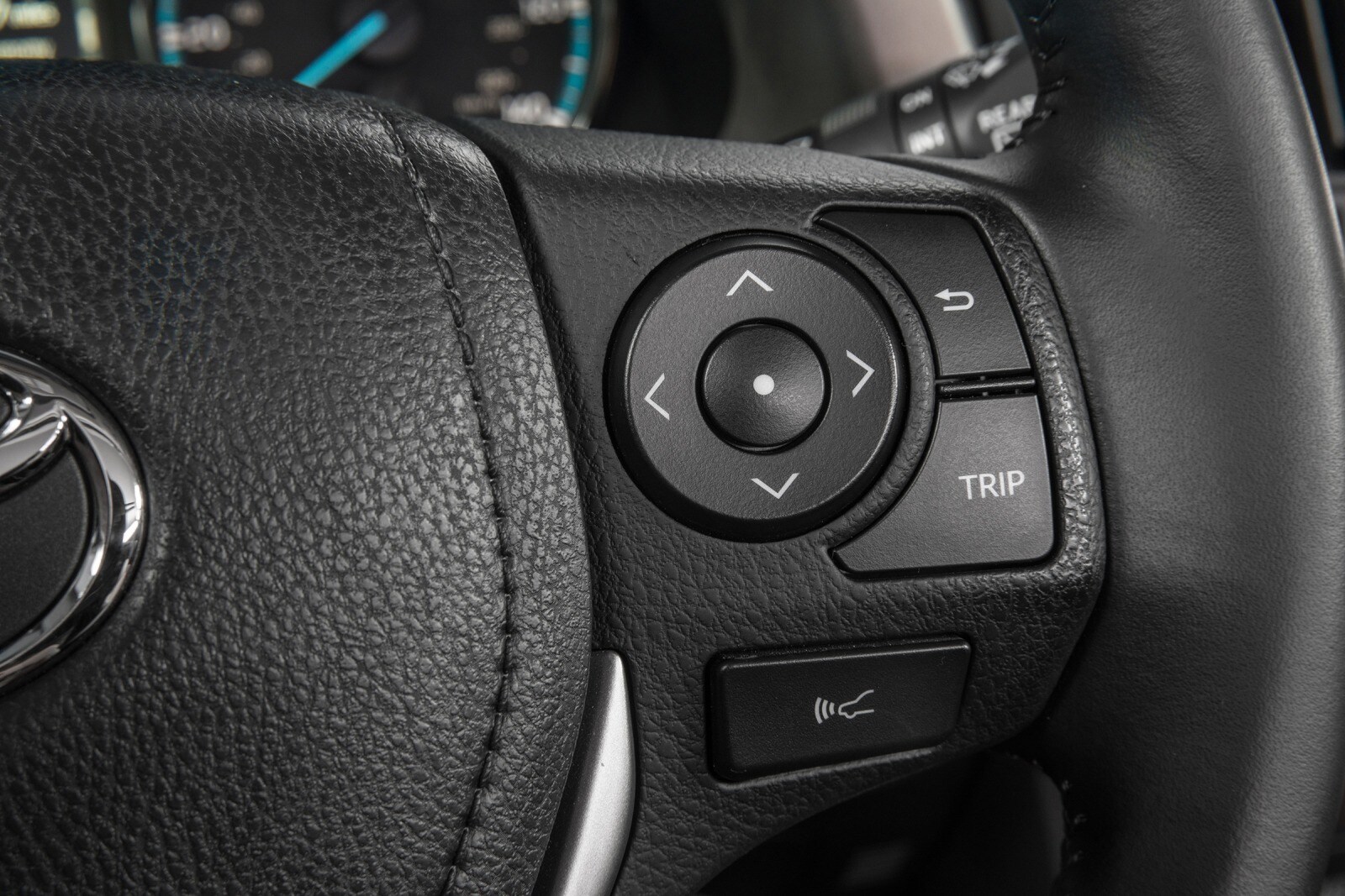 2016 Toyota RAV4 Hybrid interior AUXCTRL