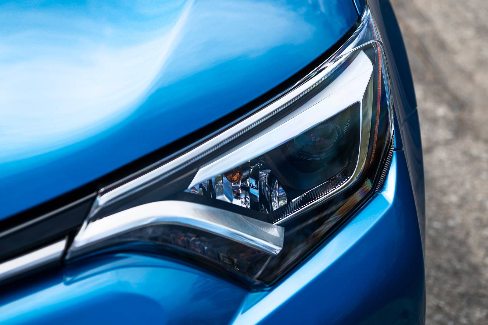 2017 Toyota RAV4 Hybrid exterior EDETAIL