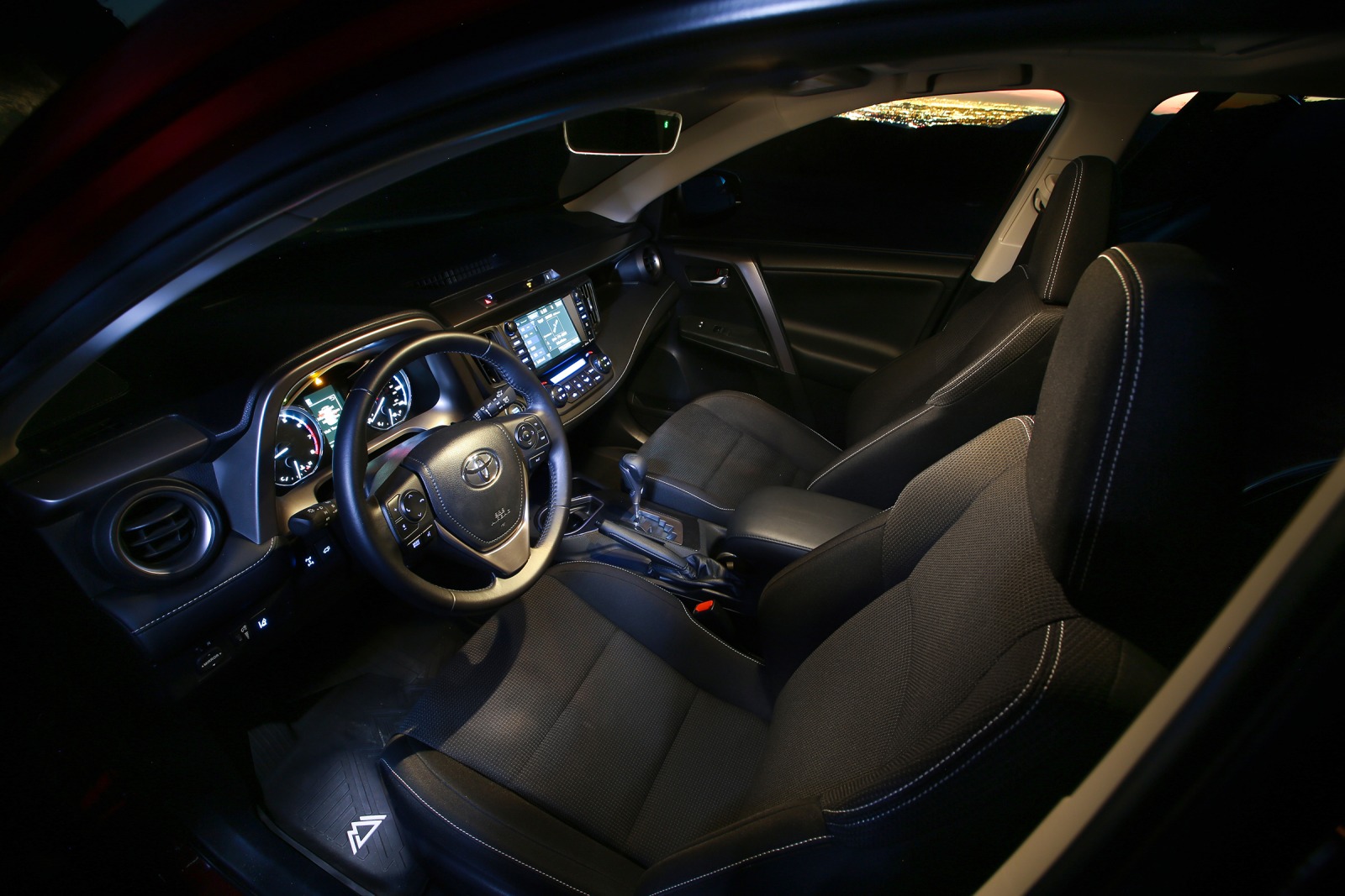 2018 Toyota RAV4 interior D