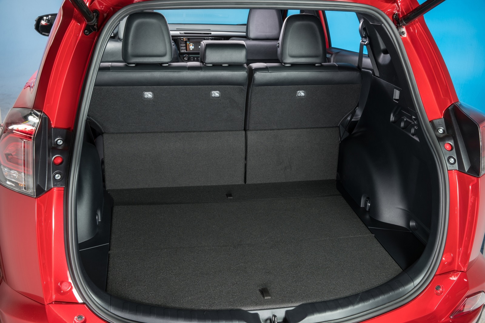 2018 Toyota RAV4 interior CARGO