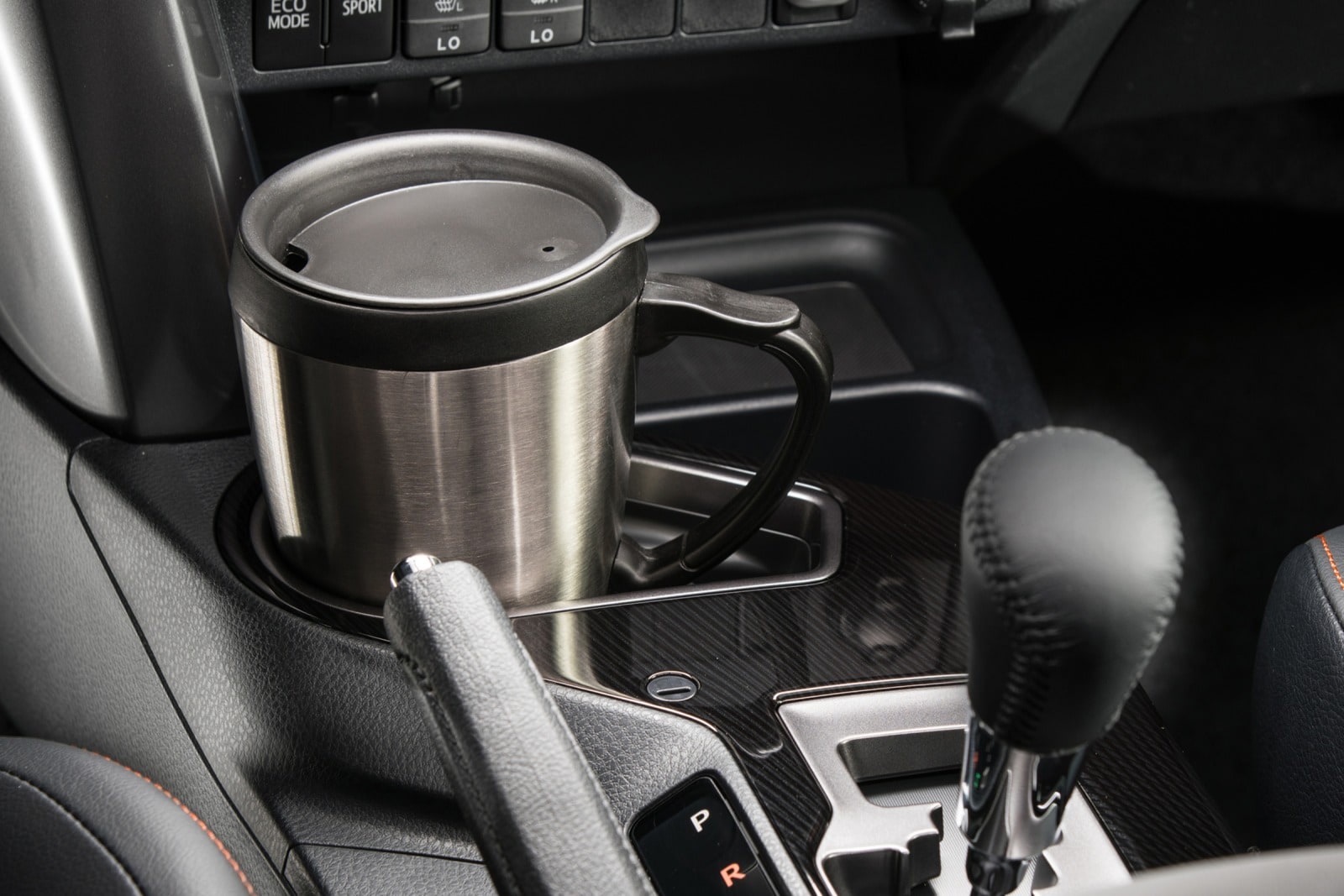 2018 Toyota RAV4 interior CUP