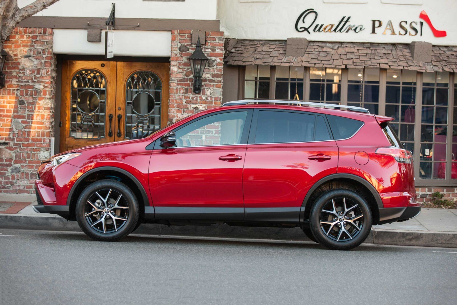 2018 Toyota RAV4 SE 4dr SUV Profile Shown