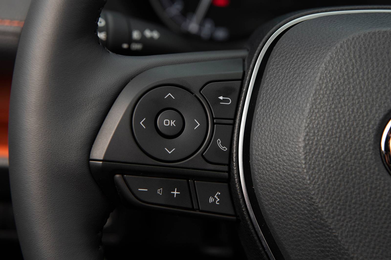 2019 Toyota RAV4 interior AUXCTRL