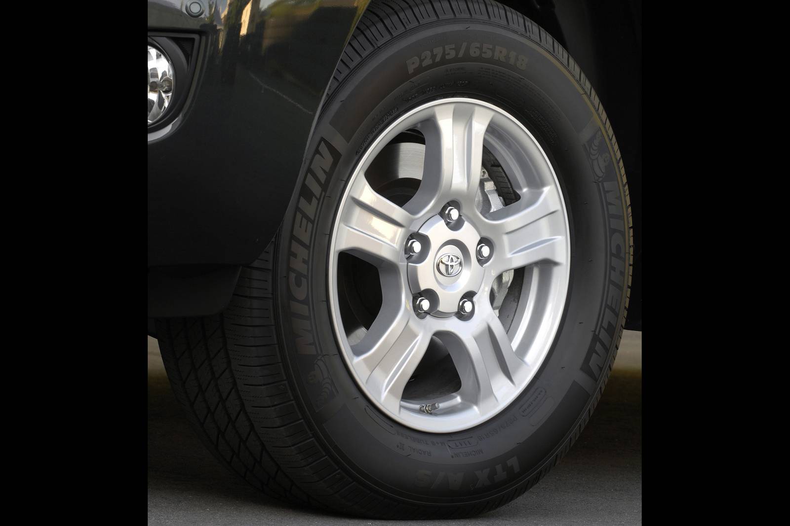 2009 Toyota Sequoia — OEM photo 5