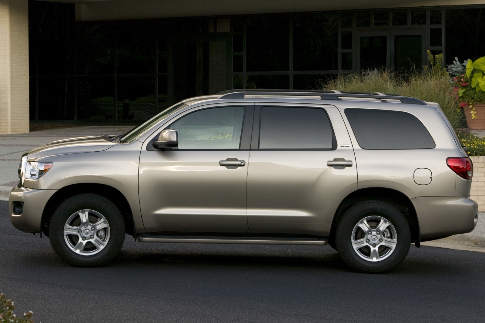 2013 Toyota Sequoia exterior F