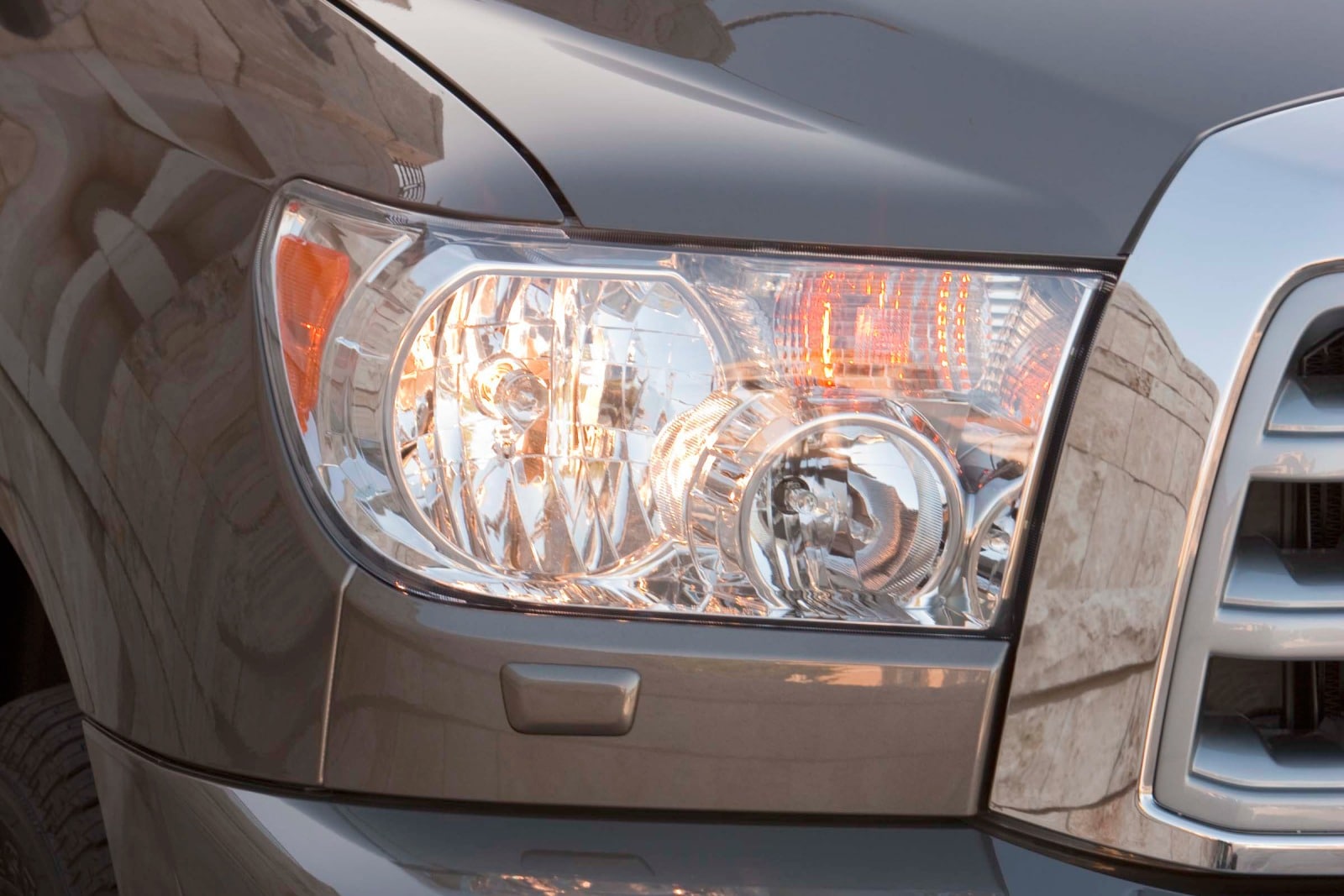 2017 Toyota Sequoia front safety EDETAIL