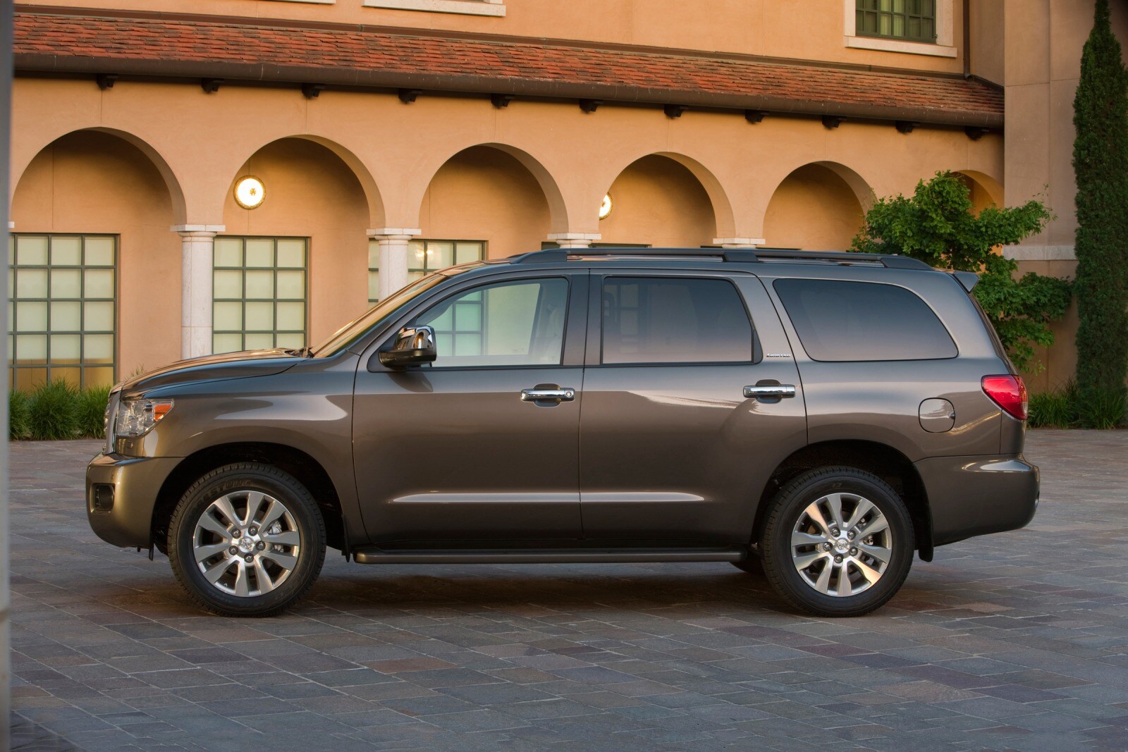 2017 Toyota Sequoia exterior S