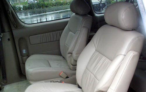 2001 Toyota Sienna interior RI