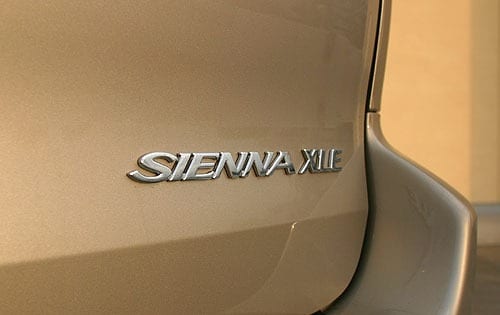 2004 Toyota Sienna exterior FBDG