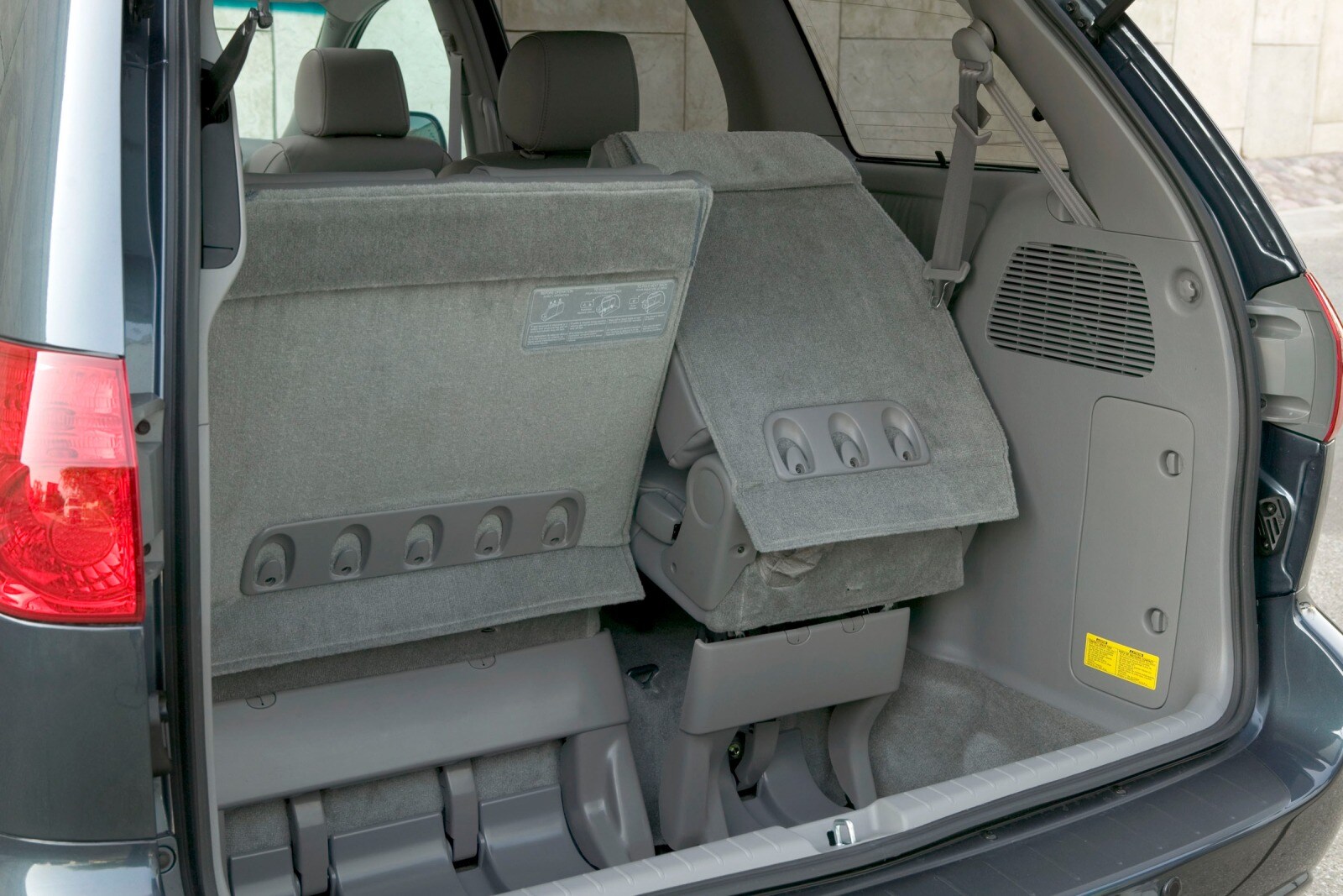 2007 Toyota Sienna interior CARGO