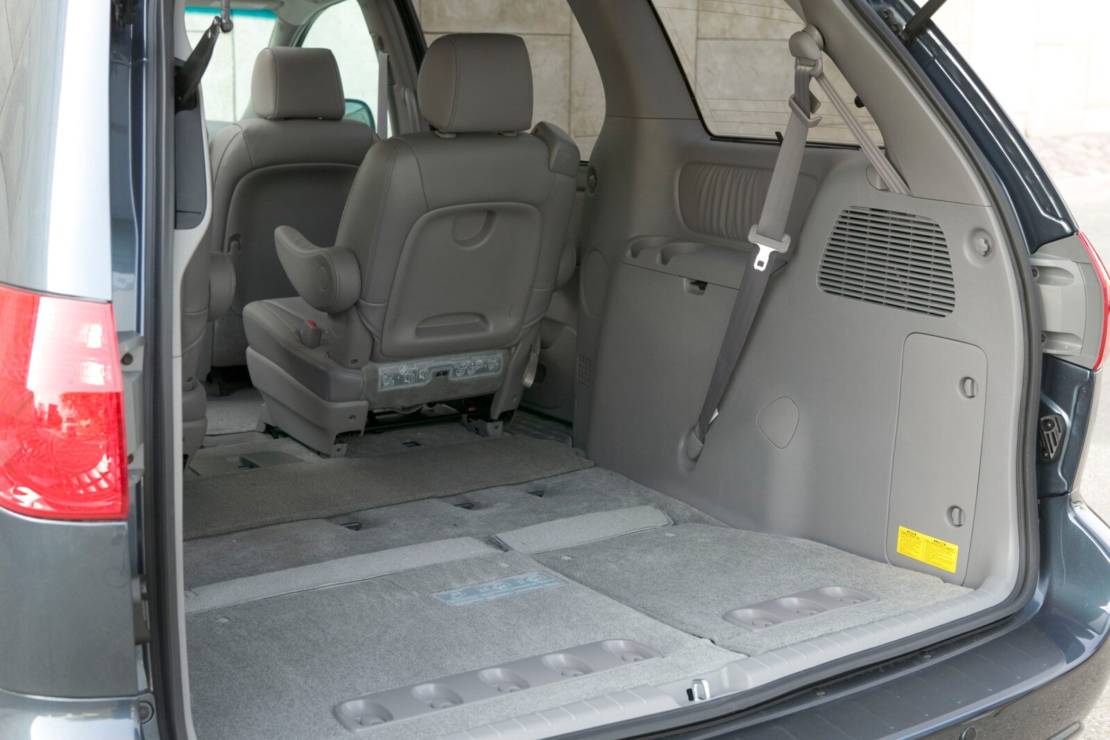 2007 Toyota Sienna interior CARGO