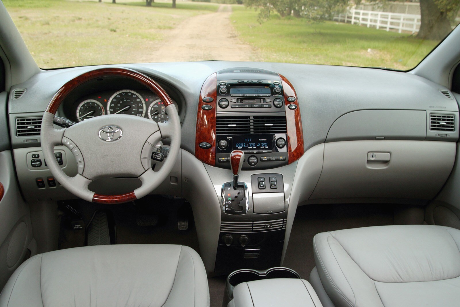 2007 Toyota Sienna interior D