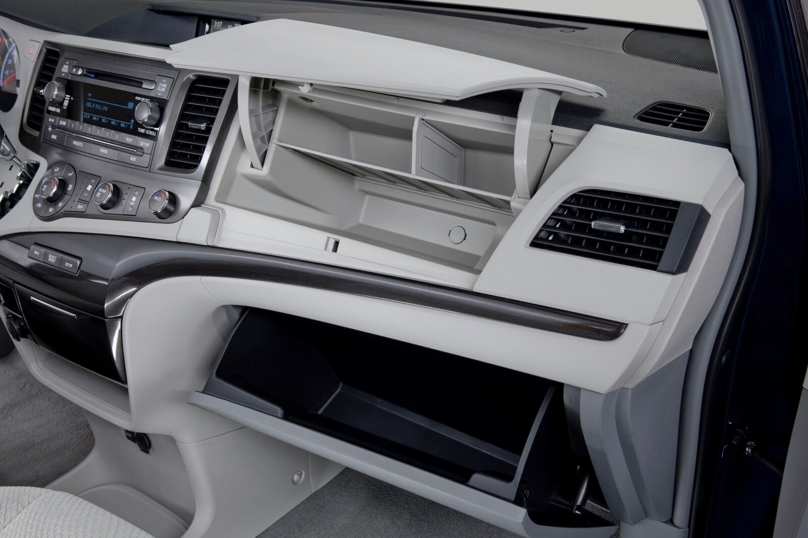 2012 Toyota Sienna interior DETAIL