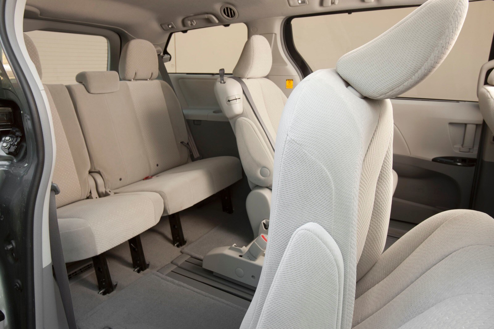 2012 Toyota Sienna interior RI