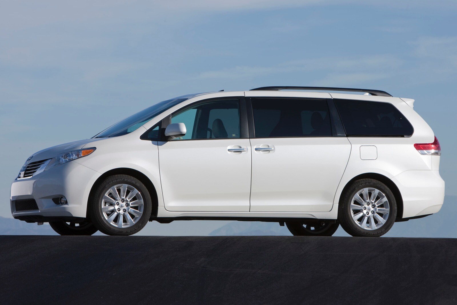 2012 Toyota Sienna exterior F