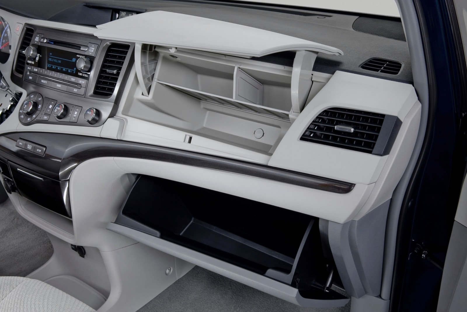 2014 Toyota Sienna interior DETAIL